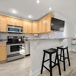 Local And Colorful Studio With Parking In Top Location